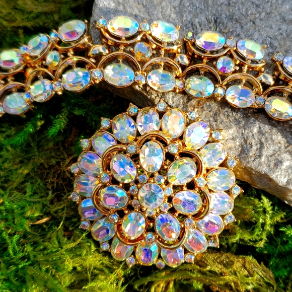 Vintage Crown Trifari Aurora Borealis Faceted Rhinestone Gold Rhodium Bracelet - Picture 15 of 16